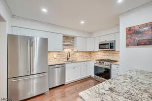 17 Sunrise Dr, Long Hill Township, NJ 07933 - Photo 4
