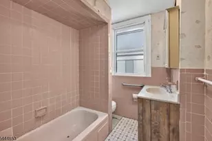 389 N Maple Ave, East Orange, NJ 07017 - Photo 14