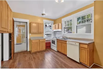 389 N Maple Ave, East Orange, NJ 07017 - Photo 10