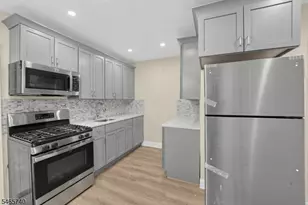 29 Goodwin Ave, Newark, NJ 07112 - Photo 4