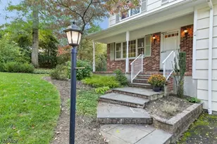 25 Wardle Ave, Berkeley Heights Township, NJ 07922 - Photo 2