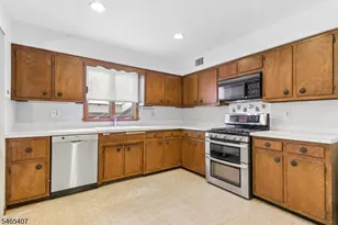 25 Wardle Ave, Berkeley Heights Township, NJ 07922 - Photo 8