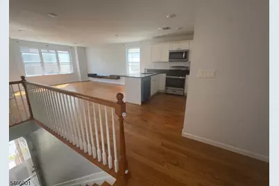 201 Schuyler Ave 2nd Fl, Newark, NJ 07112 - Photo 2