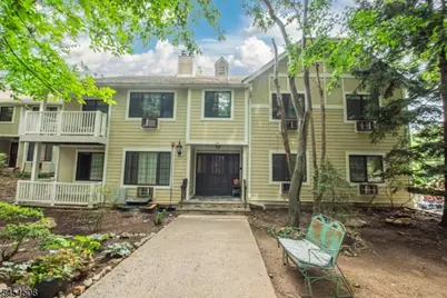 4 B-C Foxwood Dr #C, Morris Plains, NJ 07950 - Photo 2