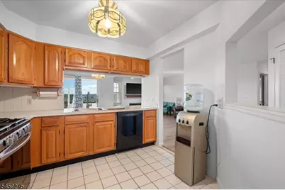 62 Amethyst Ln, Paterson, NJ 07501 - Photo 2