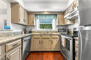 56 Bentley Ct, Bedminster Township, NJ 07921 - Photo 12