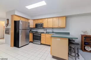 28 Angela Way, Berkeley Heights Township, NJ 07922 - Photo 4