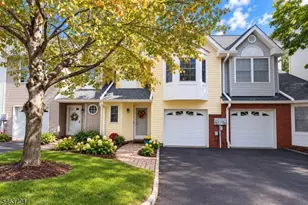 28 Angela Way, Berkeley Heights Township, NJ 07922 - Photo 2