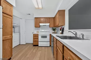 76 Encampment Dr, Bedminster Township, NJ 07921 - Photo 6