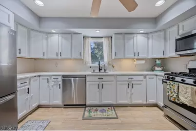 14 Farmingdale Ave, Bloomfield, NJ 07003 - Photo 8