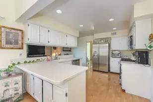8 Birdseye Cir, Wayne, NJ 07470 - Photo 4