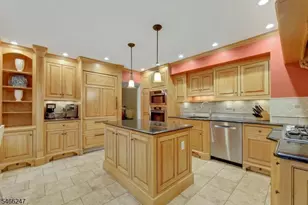 17 Chandler Dr, Wayne Twp., NJ 07470 - Photo 2