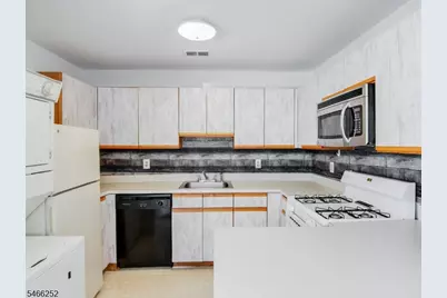 92 Falcon Ridge Way #2, Hamburg, NJ 07419 - Photo 8