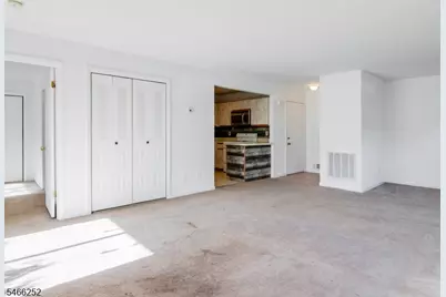 92 Falcon Ridge Way #2, Hamburg, NJ 07419 - Photo 4