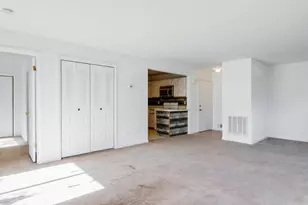 92 Falcon Ridge Way, Hamburg, NJ 07419 - Photo 4