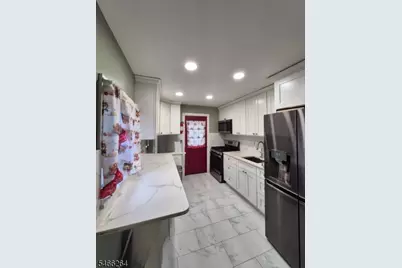 66 Independence Dr, Roselle, NJ 07203 - Photo 10