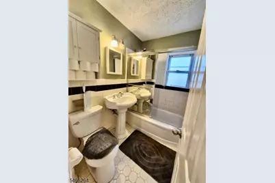 66 Independence Dr, Roselle, NJ 07203 - Photo 16
