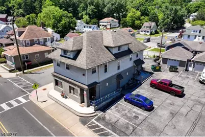 152 Hamburg Tpke, Bloomingdale, NJ 07403 - Photo 2