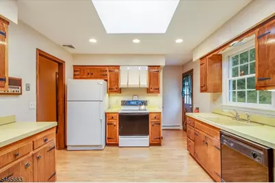 89 Cozy Lake Rd, Jefferson Township, NJ 07438 - Photo 12