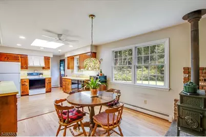 89 Cozy Lake Rd, Jefferson Township, NJ 07438 - Photo 10
