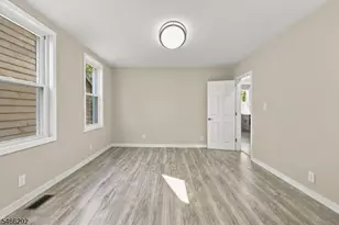 129 Laurel Ave, Union Township, NJ 07083 - Photo 14