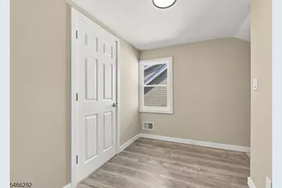 129 Laurel Ave, Union Township, NJ 07083 - Photo 8