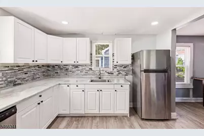 111 Ayers Pl, South Bound Brook Boro, NJ 08880 - Photo 2