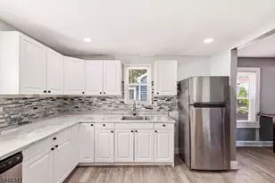 111 Ayers Pl, South Bound Brook Boro, NJ 08880 - Photo 2