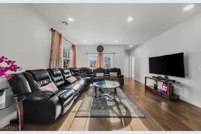 724 Lorhan Dr, Piscataway Township, NJ 08854 - Photo 4