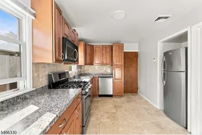 3 General Karge Ct, Elizabeth, NJ 07202 - Photo 8