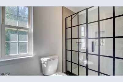 10 Starlight Ct, New Brunswick, NJ 08901 - Photo 18