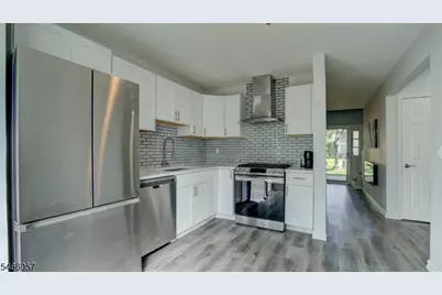 10 Starlight Ct, New Brunswick, NJ 08901 - Photo 8