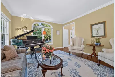 8 Chaucer Dr, Clinton Township, NJ 08801 - Photo 4