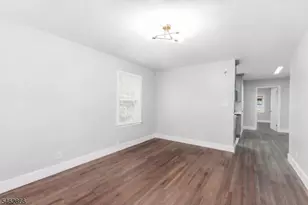 32 Kelly Pkwy, Bayonne, NJ 07002 - Photo 8