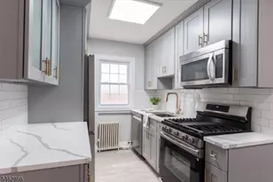 32 Kelly Pkwy, Bayonne, NJ 07002 - Photo 6