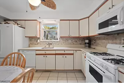 29 Avebury Pl, Franklin Township, NJ 08873 - Photo 10