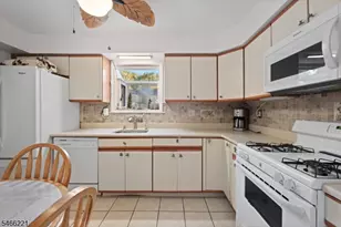 29 Avebury Pl, Franklin Township, NJ 08873 - Photo 10
