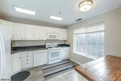 102 Village Dr, Morris Township, NJ 07960 - Photo 8