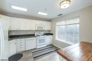 102 Village Dr, Morris Township, NJ 07960 - Photo 8