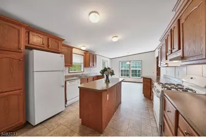 37 Sherwood Park, Washington Township, NJ 07853 - Photo 2