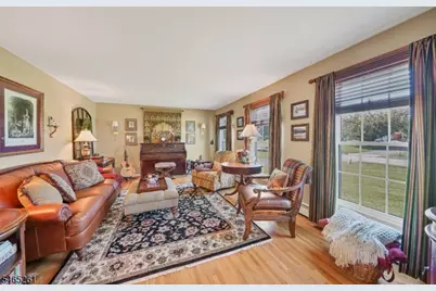 8 Elm Ct, Washington Township, NJ 07853 - Photo 8