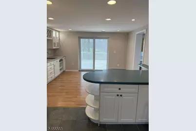 5 Linabury Ln, Chester, NJ 07930 - Photo 4