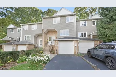 106 Stockton Ct, Parsippany, NJ 07950 - Photo 2