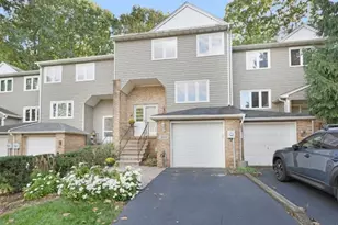 106 Stockton Ct, Parsippany, NJ 07950 - Photo 2