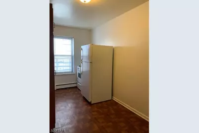 16 Roosevelt Pl #B6, Montclair, NJ 07042 - Photo 2