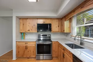 5 Eton Ct, Bedminster Township, NJ 07921 - Photo 10