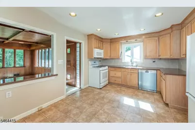 10 Fernwood Dr, Fair Lawn, NJ 07410 - Photo 2