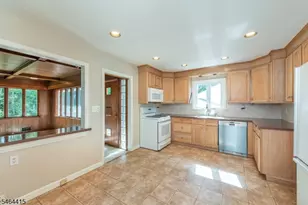 10 Fernwood Dr, Fair Lawn, NJ 07410 - Photo 2