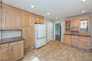 10 Fernwood Dr, Fair Lawn, NJ 07410 - Photo 4
