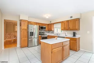 86 Point View Pkwy, Wayne Twp., NJ 07470 - Photo 8